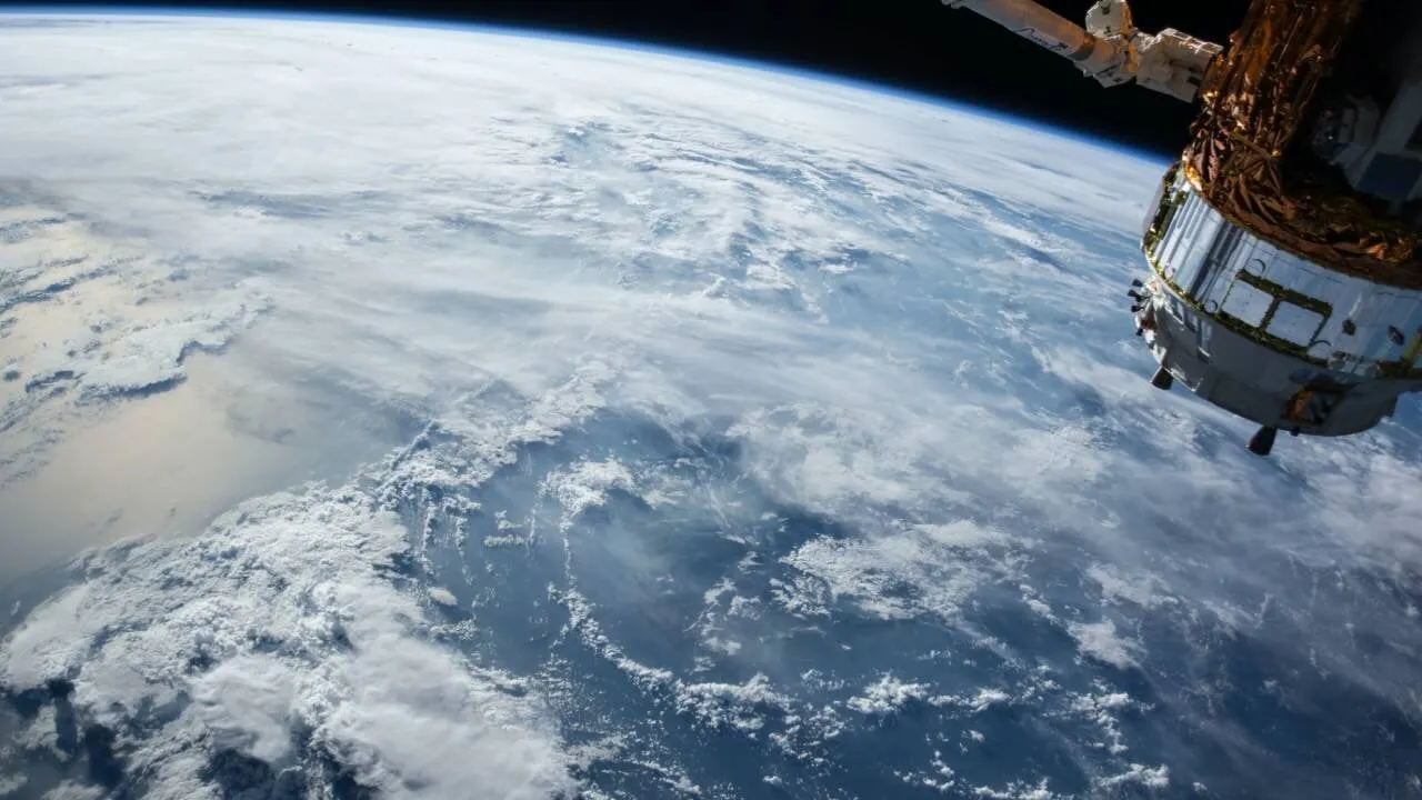 A satellite orbiting the Earth. Image: NASA/Unsplash