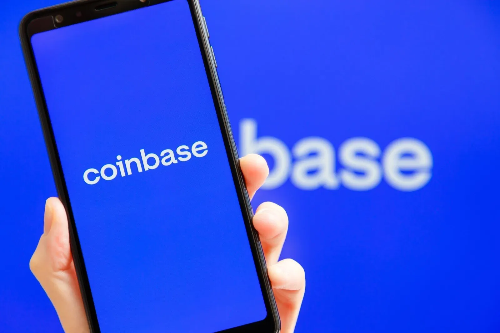 Coinbase Faces "Copycat" Securities Lawsuits in Oregon After Avoiding Gensler’s SEC 4 9:58 am May 17, 2025 Coinbase Faces "Copycat" Securities Lawsuits in Oregon After Avoiding Gensler’s SEC Coinbase logo on a smartphone. Image: Shutterstock