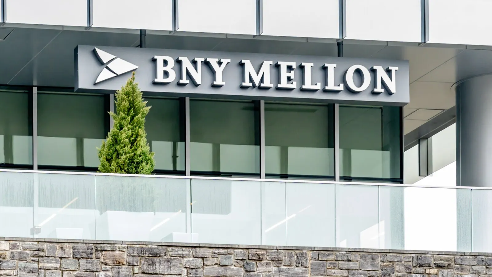 BNY Debuts Tokenized Deposits for Establishments and 'Digital Natives' 4 10:45 pm January 10, 2026 BNY Debuts Tokenized Deposits for Establishments and 'Digital Natives' BNY Mellon. Image: Shutterstock