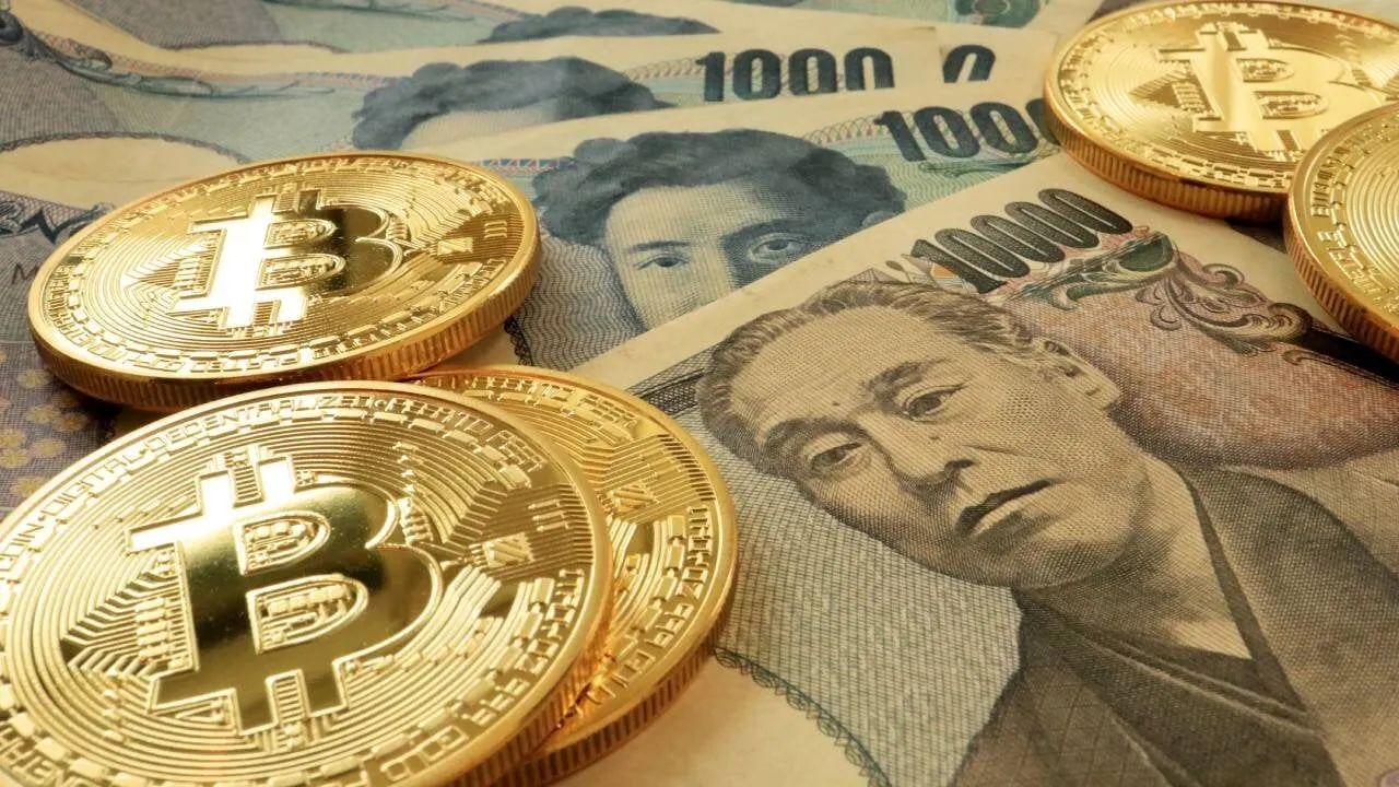 Bitcoin and yen. Image: Shutterstock