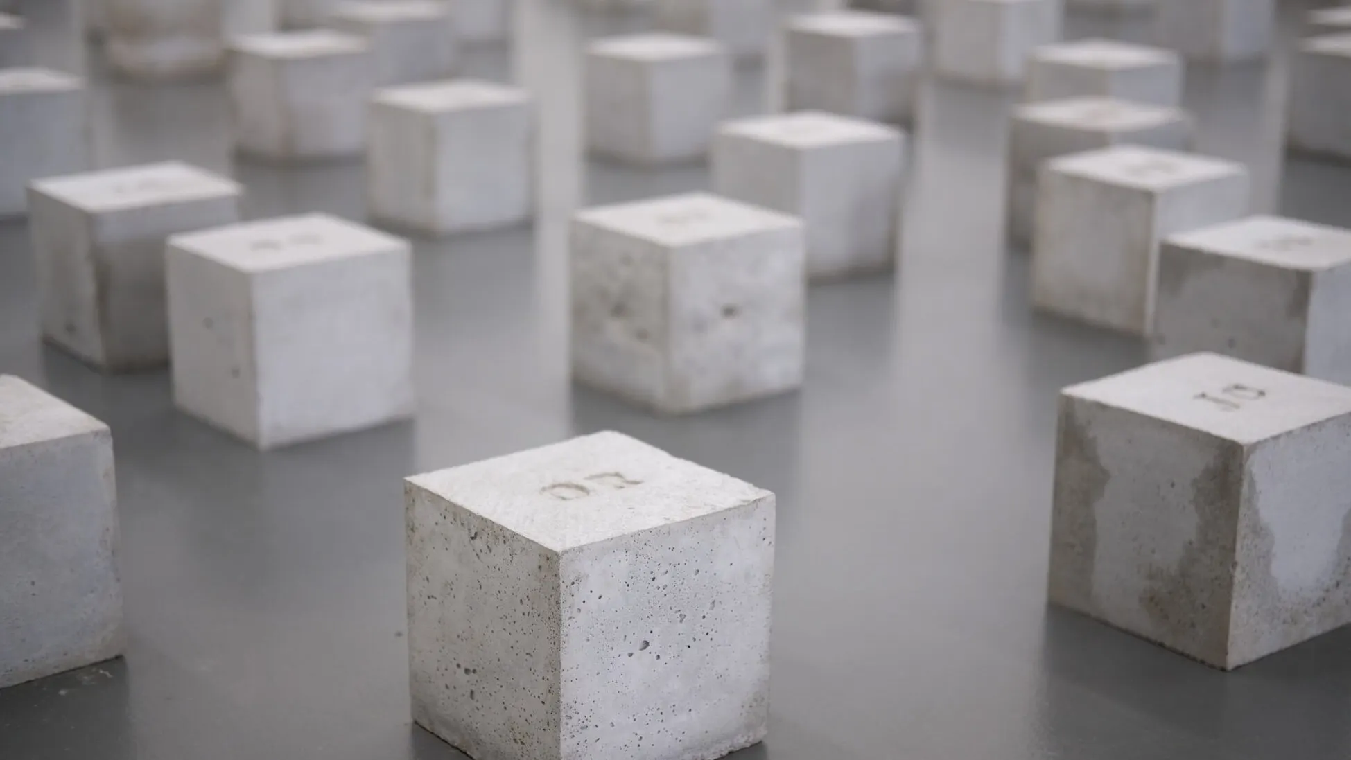 Blocks aligned in a row. Image: Unsplash.