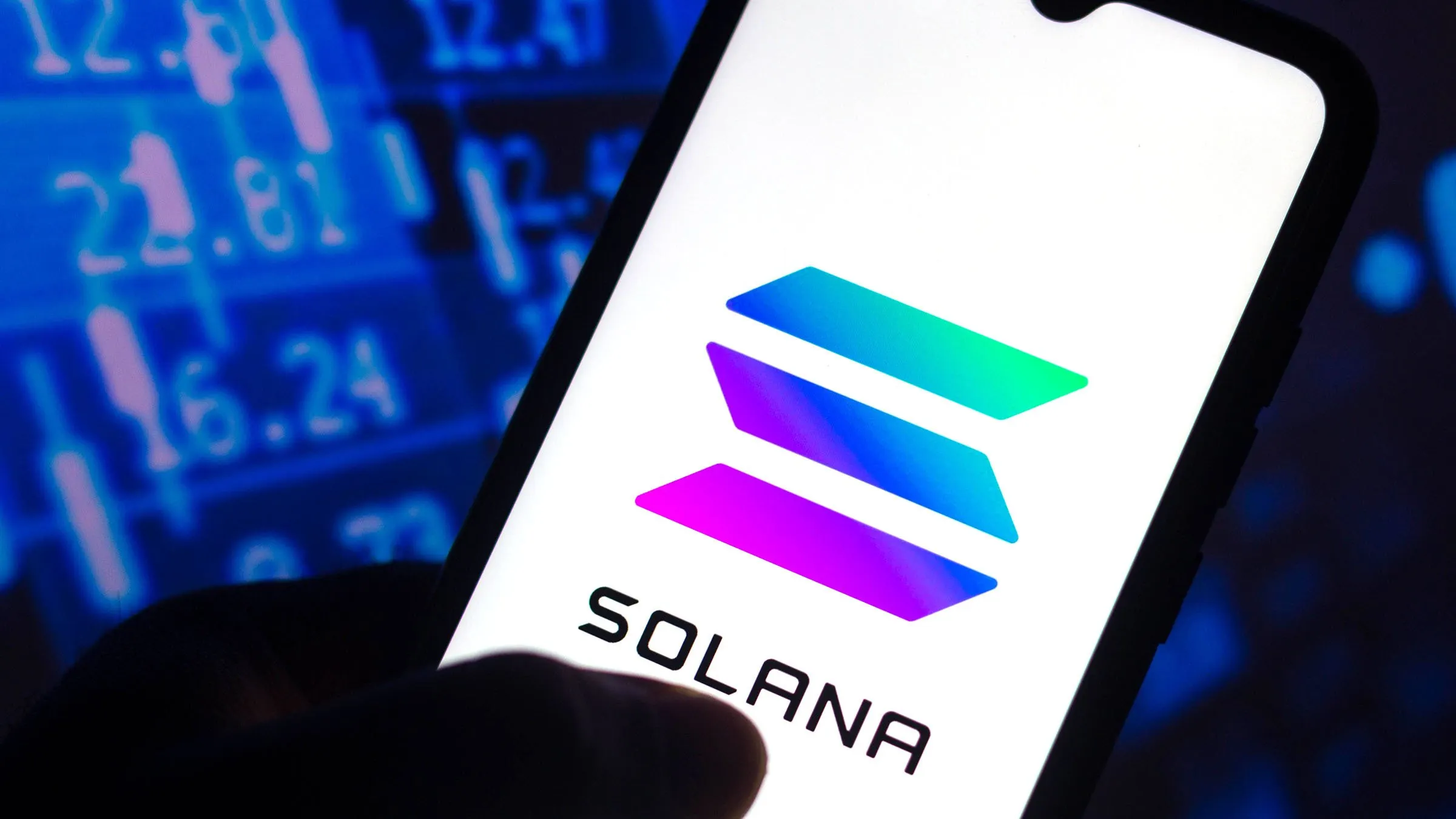 Solana logo on a smartphone. Image: Rafapress / Shutterstock.com